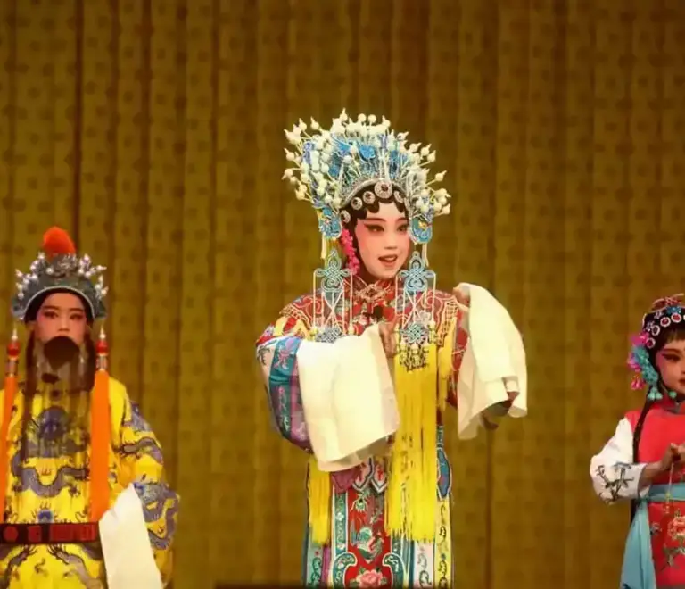 Tianleyuan Theatre Peking Opera Show