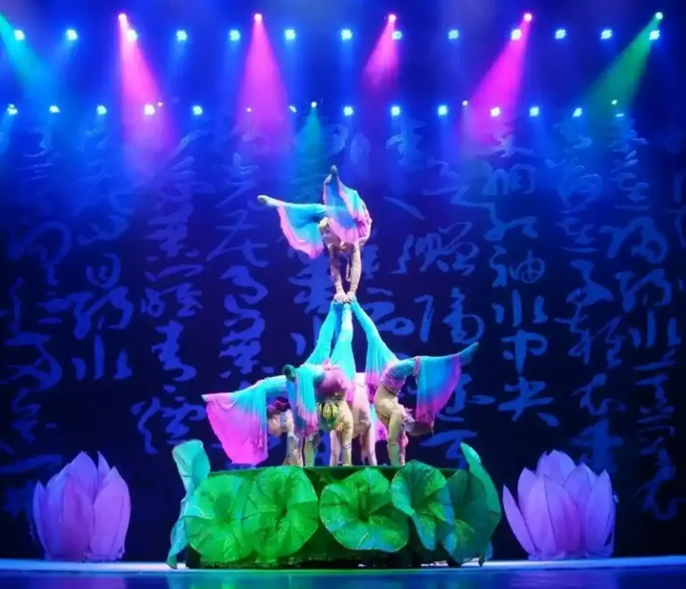 Red Theatre Acrobatics Show