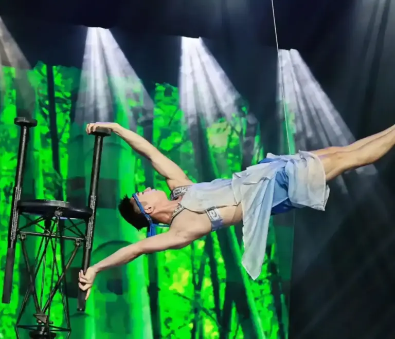 Red Theatre Acrobatics Show
