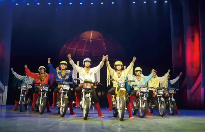 Red Theatre Acrobatics Show