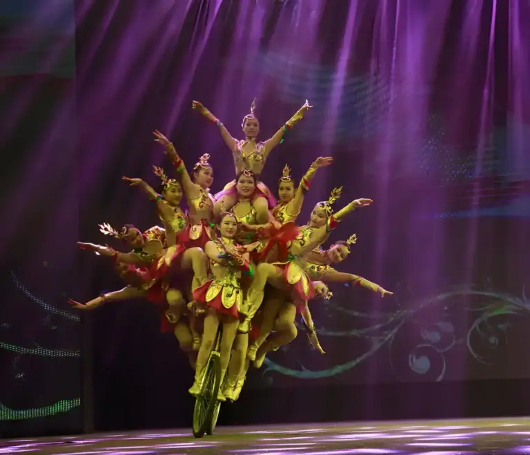 Red Theatre Acrobatics Show