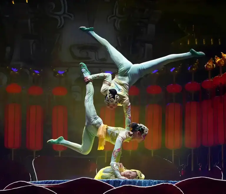 Red Theatre Acrobatics Show