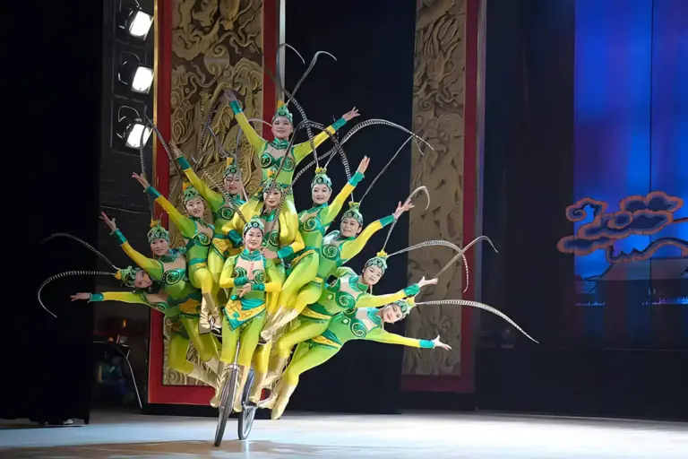 Red Theatre Acrobatics Show