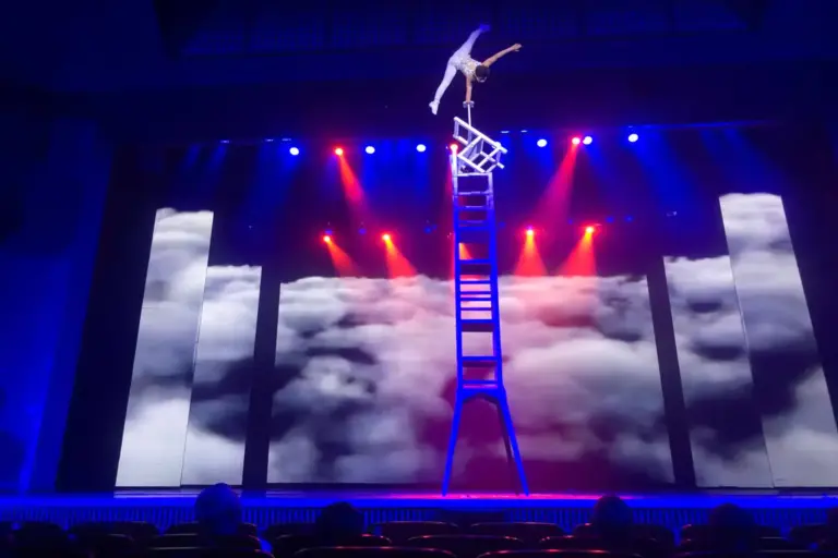Red Theatre Acrobatics Show