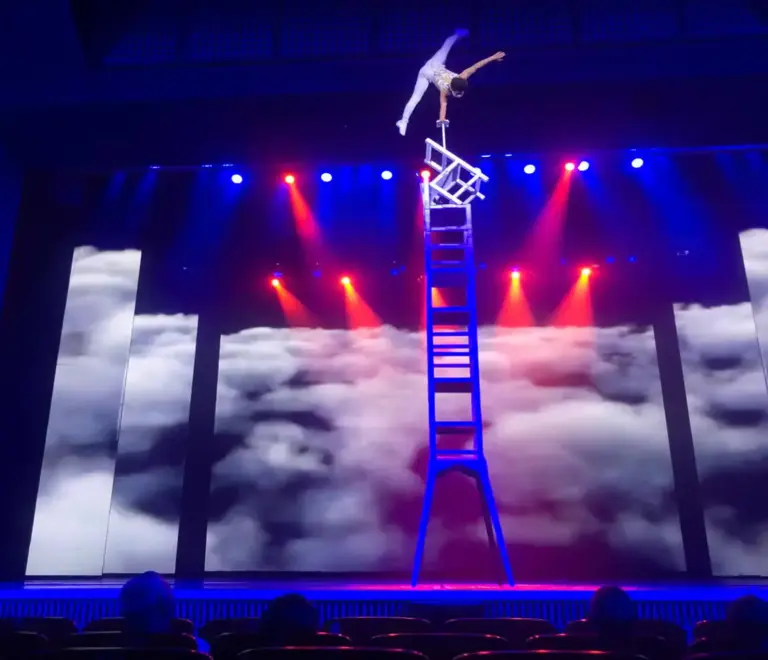 Red Theatre Acrobatics Show