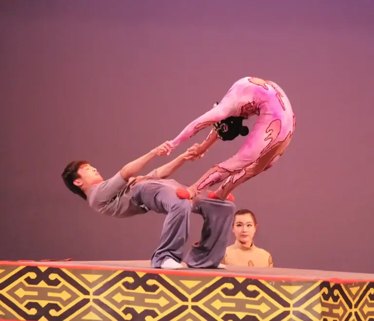 Red Theatre Acrobatics Show