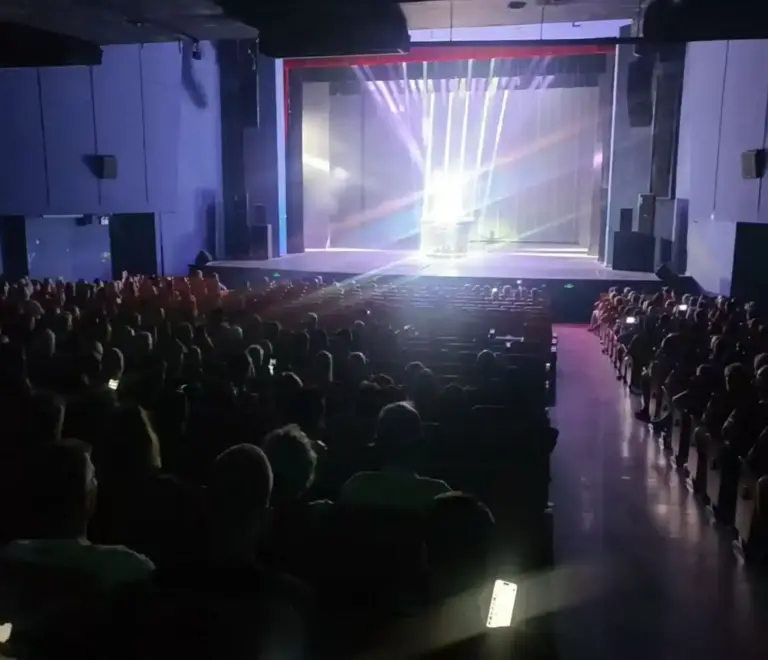 Red Theatre Acrobatics Show